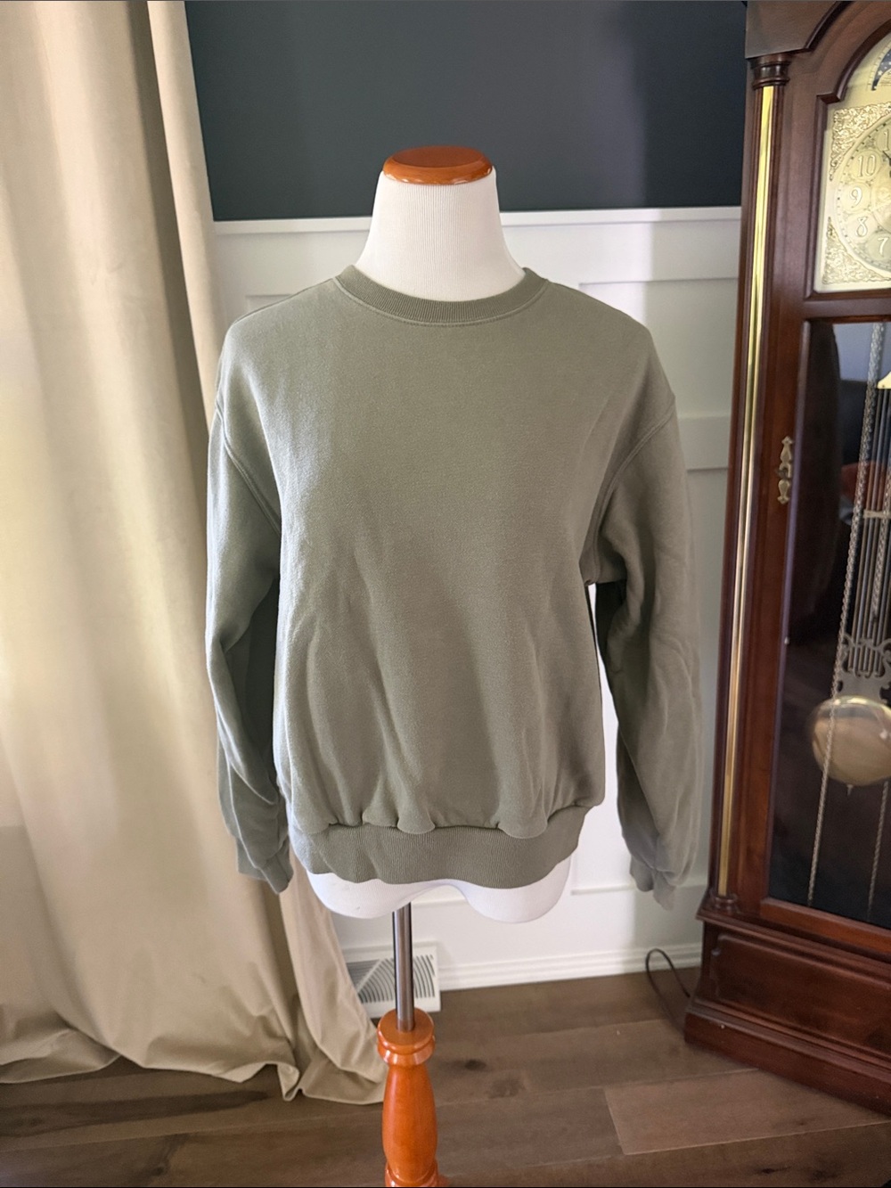 💘Abercrombie & Fitch Women's Crewneck Sweatshirt in Olive